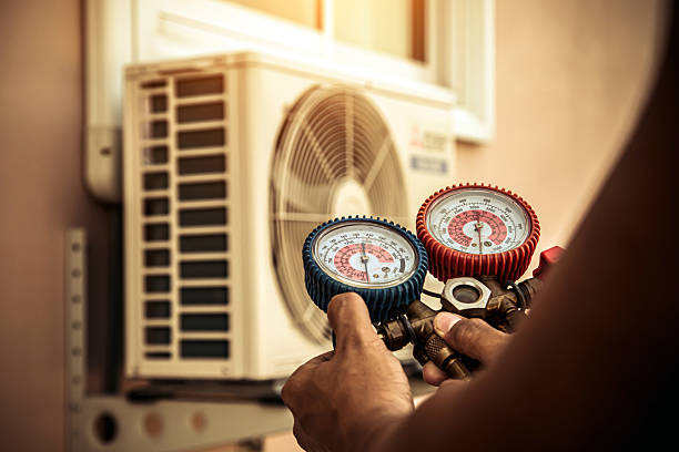 Professional Ac Installation technician working in Woodburn, IN